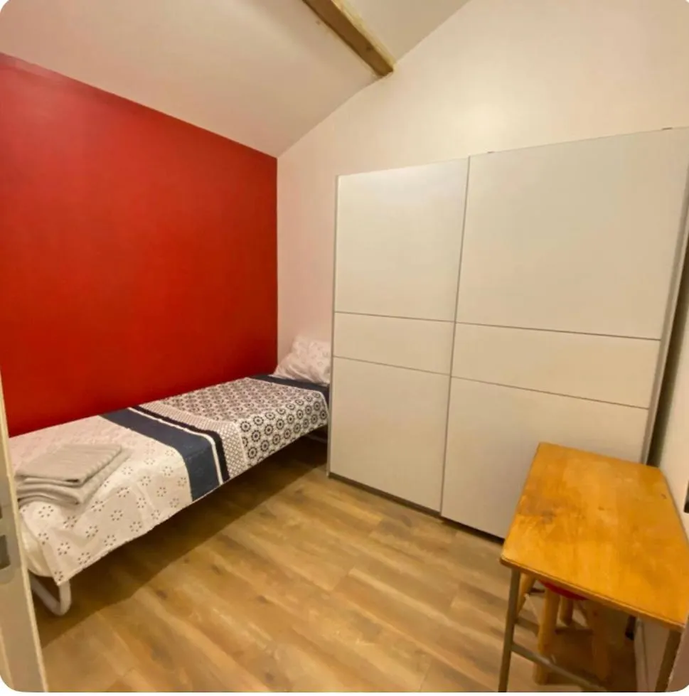 Jolie Maison En Pierre Cuinzier 0*,  France